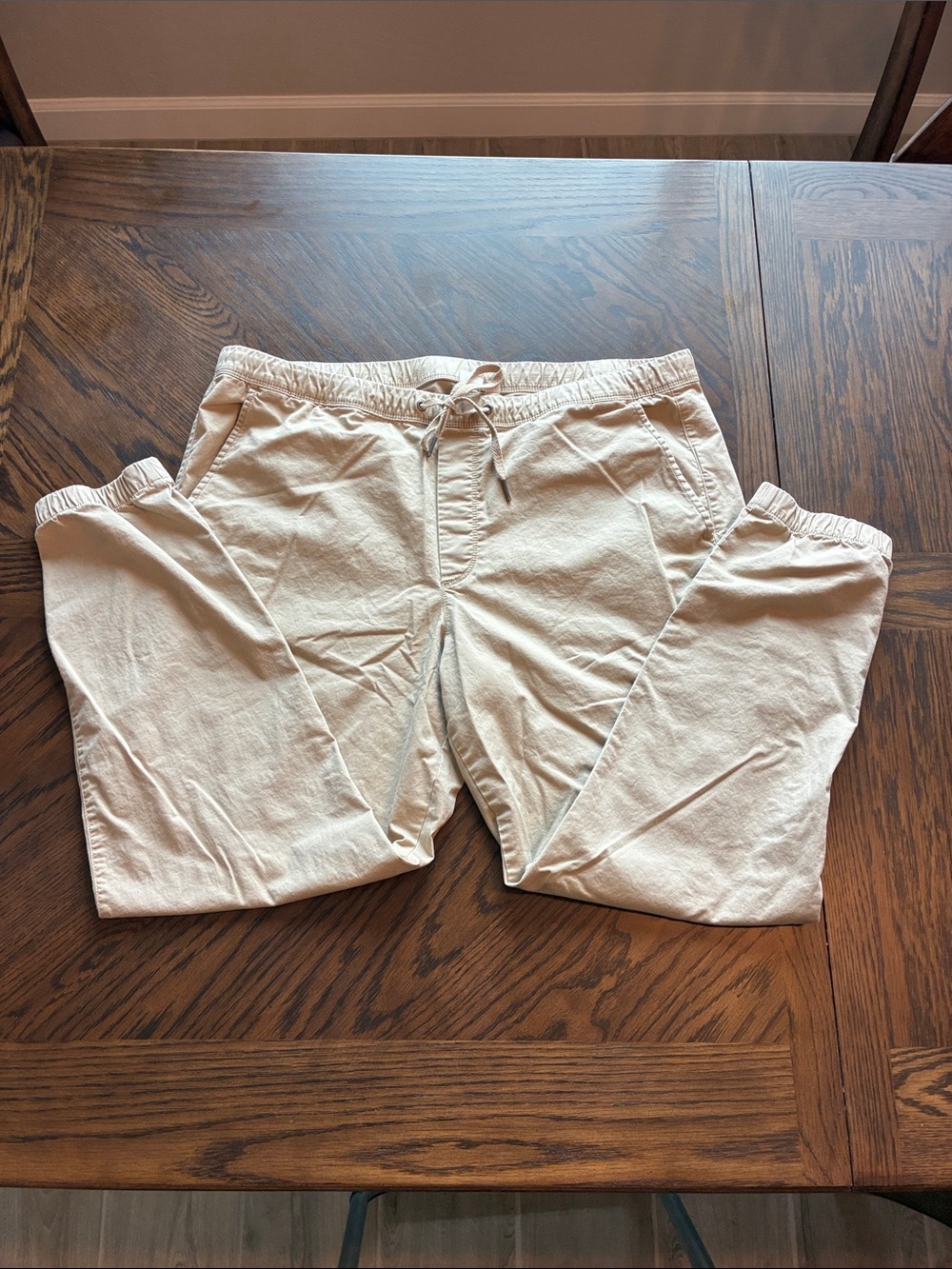 GAP Men's Light Beige Drawstring Joggers